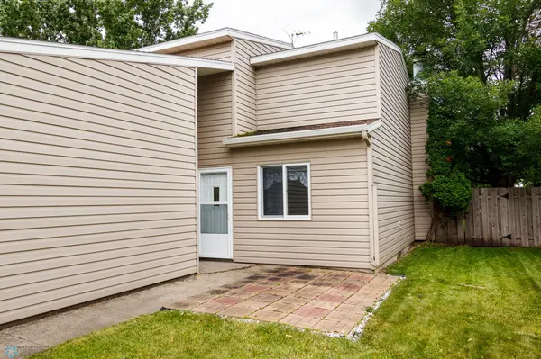 2633 29th AVE S, Moorhead, MN 56560