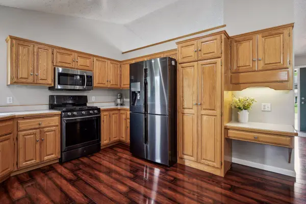 8510 Woodland Curve, Saint Bonifacius, MN 55375