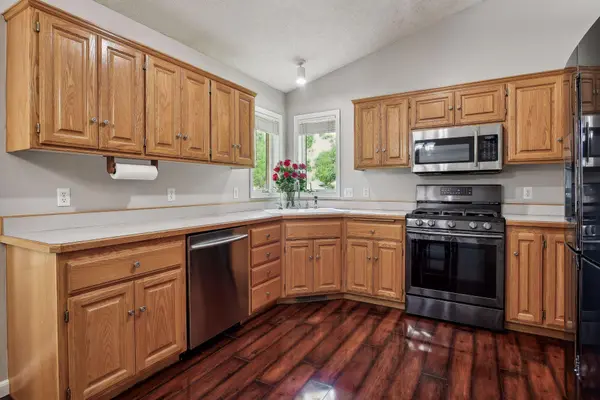 8510 Woodland Curve, Saint Bonifacius, MN 55375