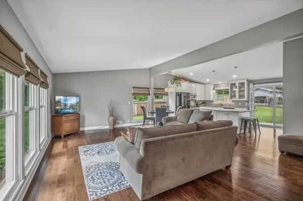 308 Valley High RD, Burnsville, MN 55337