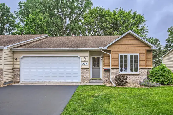 806 Garceau LN, Vadnais Heights, MN 55127