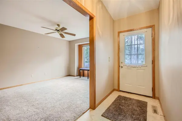 806 Garceau LN, Vadnais Heights, MN 55127