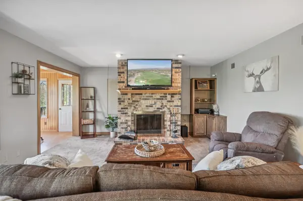 2717 Carver AVE E, Maplewood, MN 55119