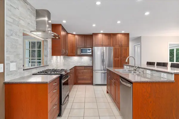 1774 Walnut LN, Eagan, MN 55122