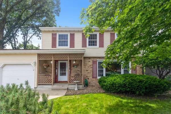 7301 Courtly RD, Woodbury, MN 55125