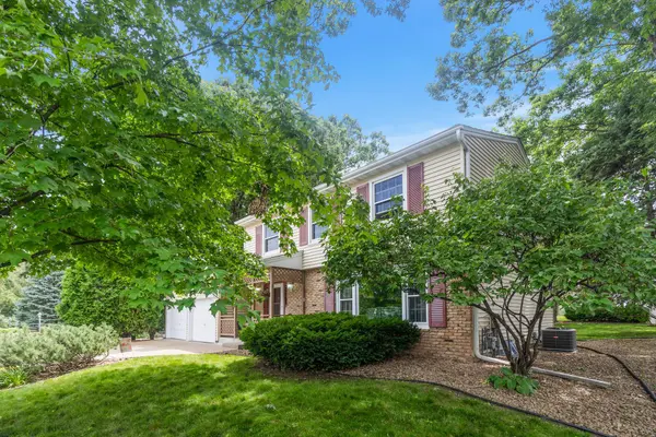 7301 Courtly RD, Woodbury, MN 55125