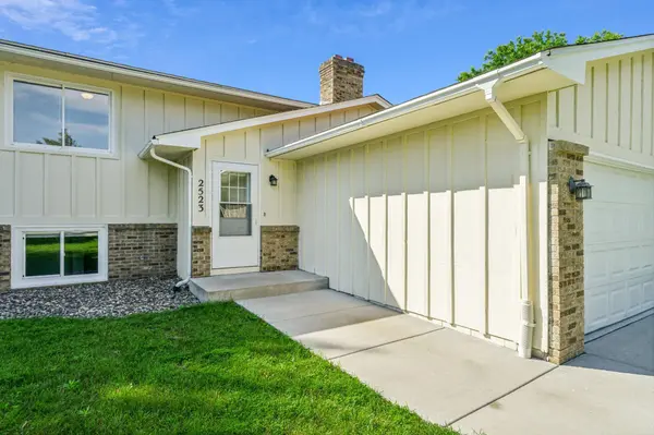 2523 Birchview LN, Minnetonka, MN 55305