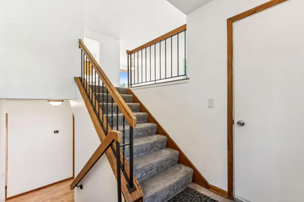 2523 Birchview LN, Minnetonka, MN 55305