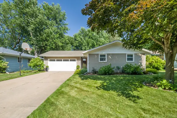1127 Tyler ST S, Shakopee, MN 55379