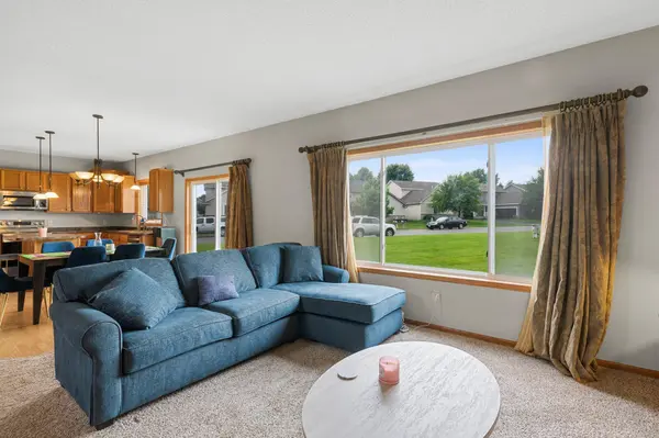1657 Philipp WAY, Shakopee, MN 55379