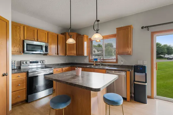 1657 Philipp WAY, Shakopee, MN 55379