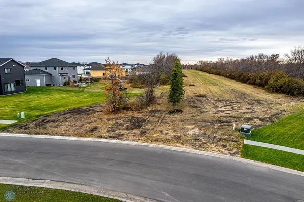 6787 ASHWOOD LOOP S, Fargo, ND 58104