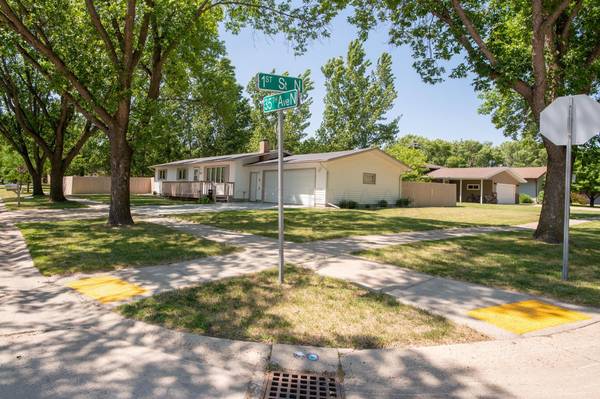 101 35 AVE N, Fargo, ND 58102