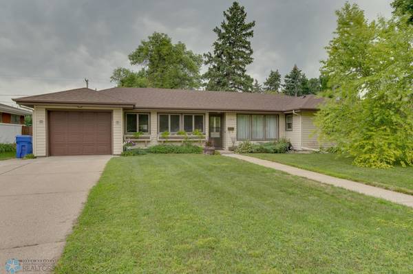 1605 10 ST S, Fargo, ND 58103