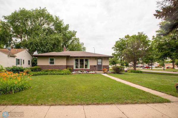 1401 12 ST S, Fargo, ND 58103