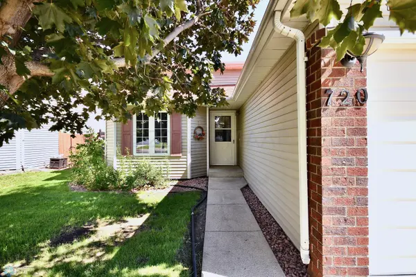 720 48 ST S, Fargo, ND 58103