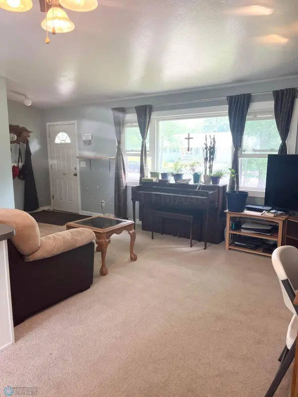 617 CEDAR LN, Moorhead, MN 56560