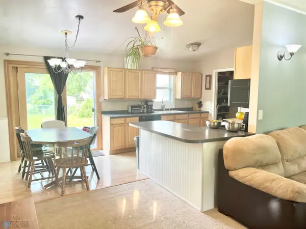 617 CEDAR LN, Moorhead, MN 56560