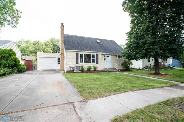 413 20 AVE N, Fargo, ND 58102