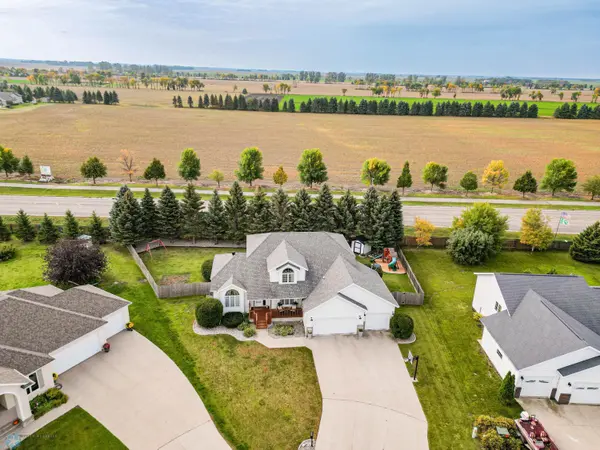 3513 WESTMOOR CIR, Moorhead, MN 56560