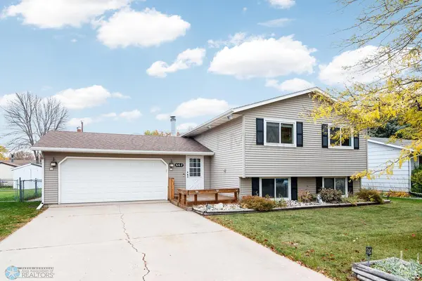 662 BEECH LN, Moorhead, MN 56560