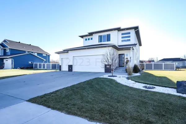 7748 FIREFLY LN, Horace, ND 58047