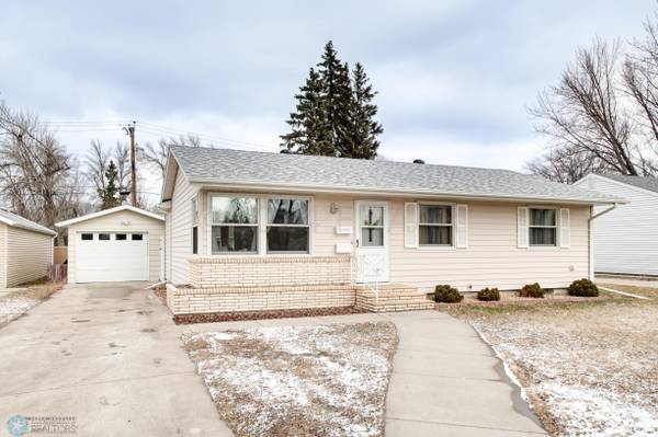 113 27 AVE N, Fargo, ND 58102