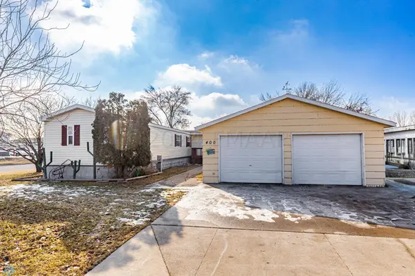 400 11 AVE NW, West Fargo, ND 58078