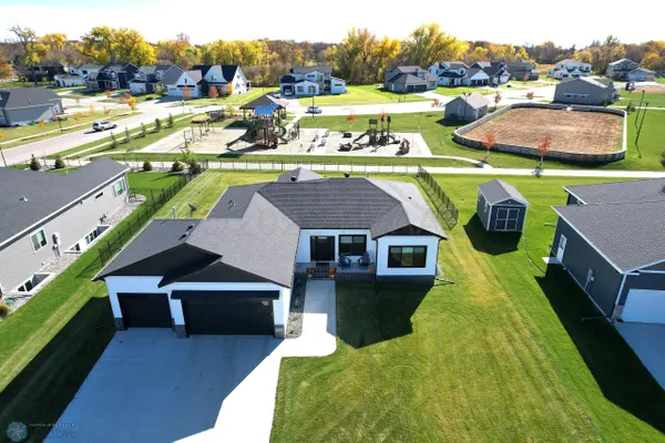 7854 FIREFLY LN, Horace, ND 58047