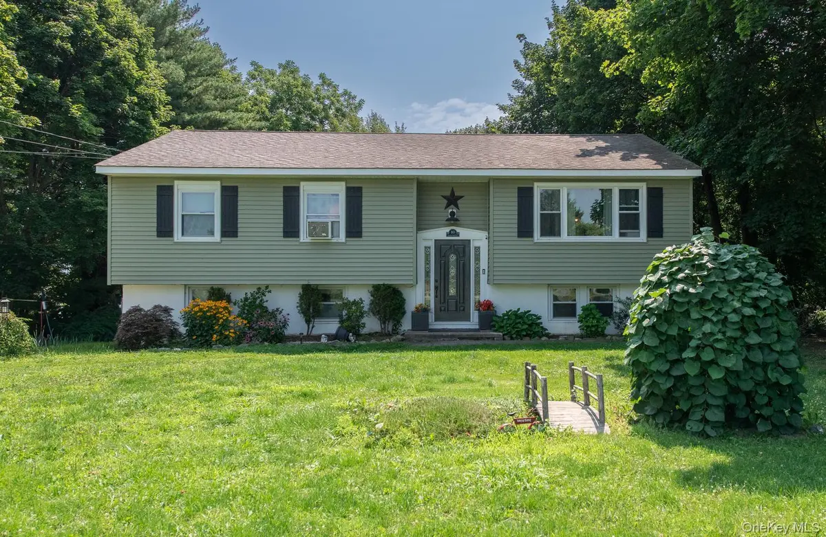 10 Lakeview CT, Poughkeepsie, NY 12603