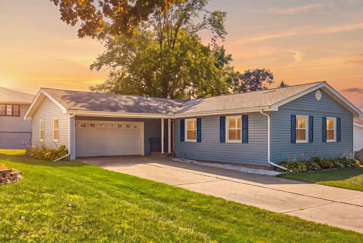 2136 Highland DR, Sycamore, IL 60178