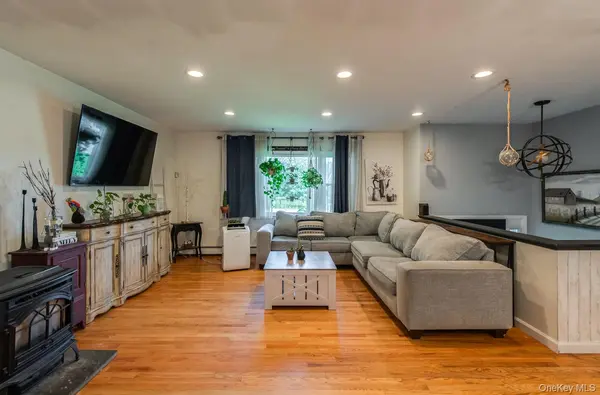 10 Lakeview CT, Poughkeepsie, NY 12603