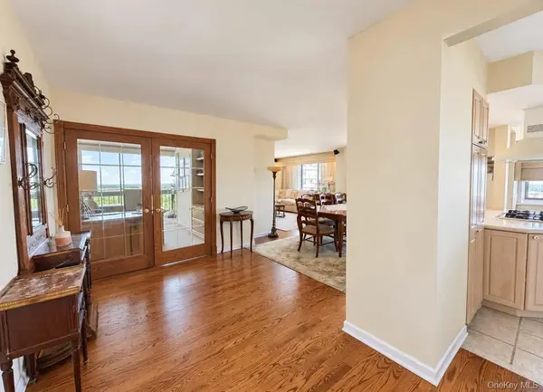 27010 Grand Central Pkwy #18E, Floral Park, NY 11005