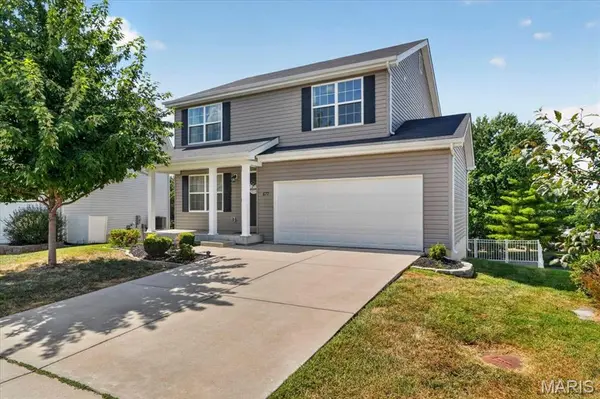 677 Vista Conn DR, St Louis, MO 63125