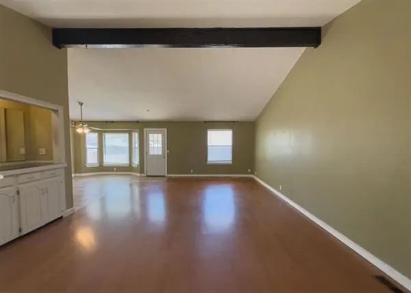 812 Countrywood LN, Edmond, OK 73012