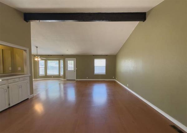 812 Countrywood LN, Edmond, OK 73012