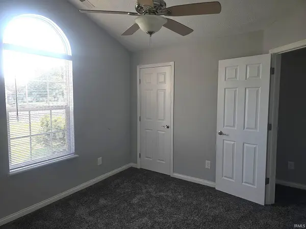 1124 Robin CT, Greentown, IN 46936