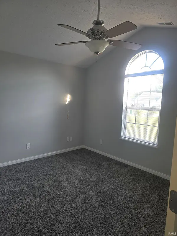 1124 Robin CT, Greentown, IN 46936