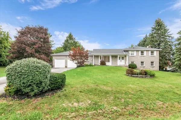 25 Marjorie DR, Whitchurch-stouffville, ON L4A 2C8