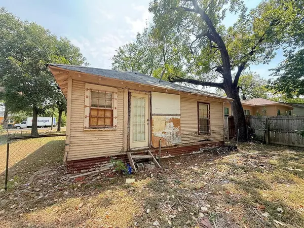 2555 Randolph Street, Dallas, TX 75241