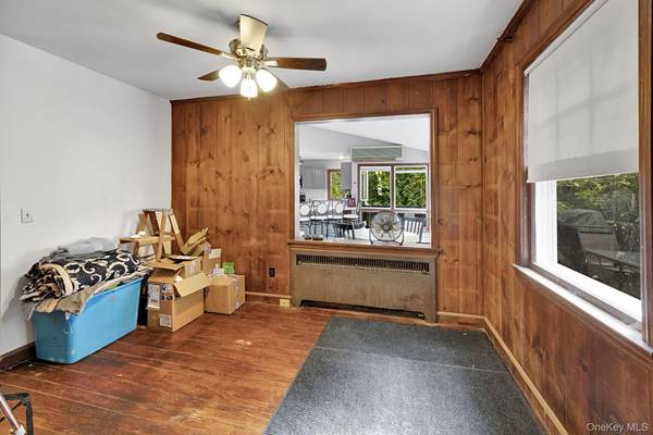 4 W Livingston ST, Valhalla, NY 10595