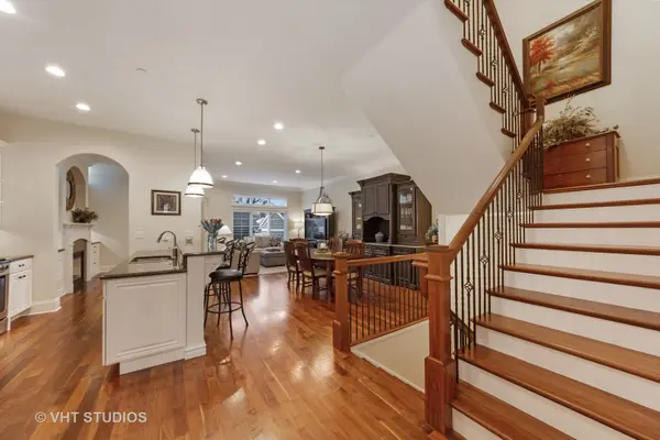 1426 E Northwest HWY, Arlington Heights, IL 60004