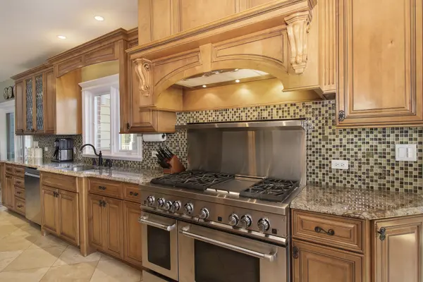 40W622 Maplehurst LN, Hampshire, IL 60140