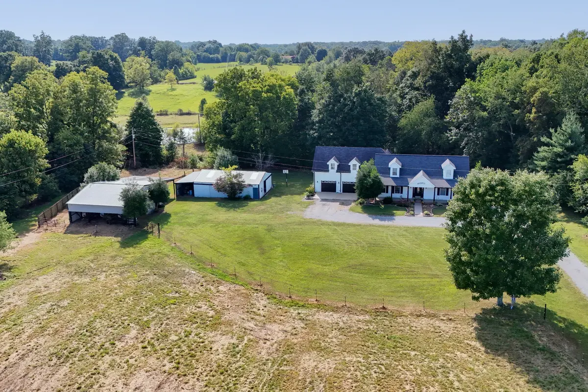4854 Rock House Rd, Portland, TN 37148