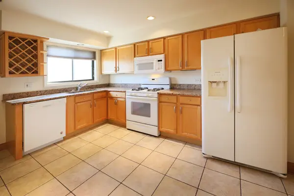 10407 Dearlove RD #4, Glenview, IL 60025