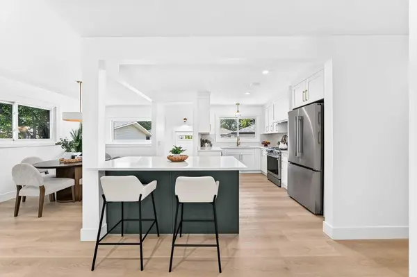 4139 Bowlen ST NW, Calgary, AB T2L1P8