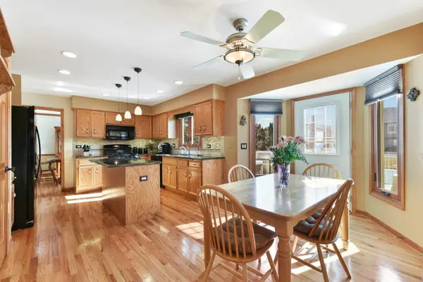 2632 Partlow DR, Naperville, IL 60564