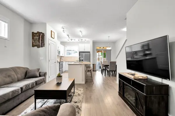 40 Legacy Glen ST SE, Calgary, AB T2X 3E2