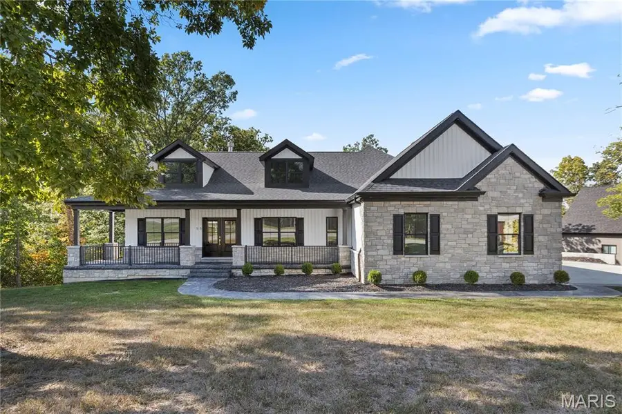 55 Lake Bend DR, Winfield, MO 63389