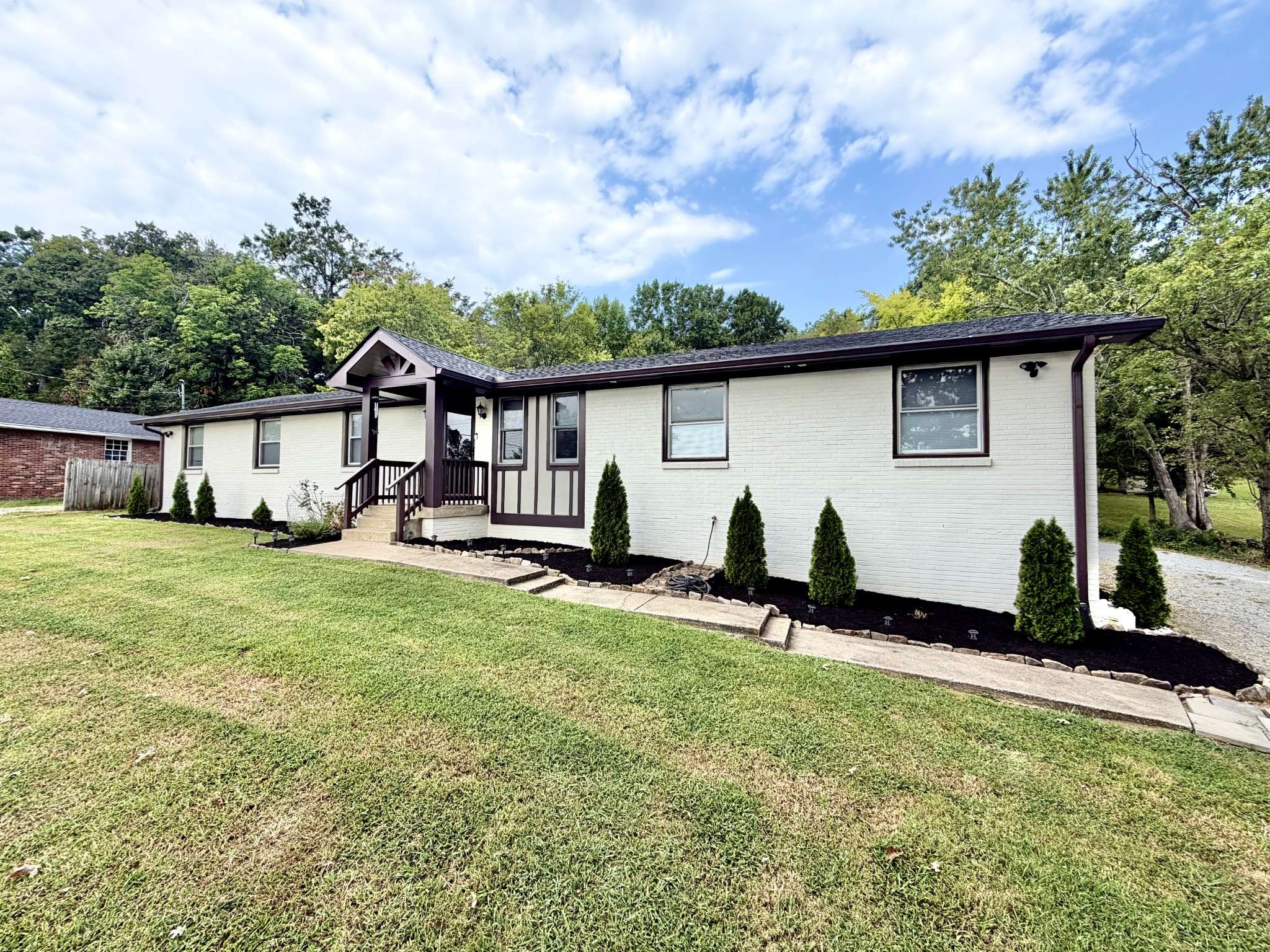233 Riverwood Dr, Hendersonville, TN 37075